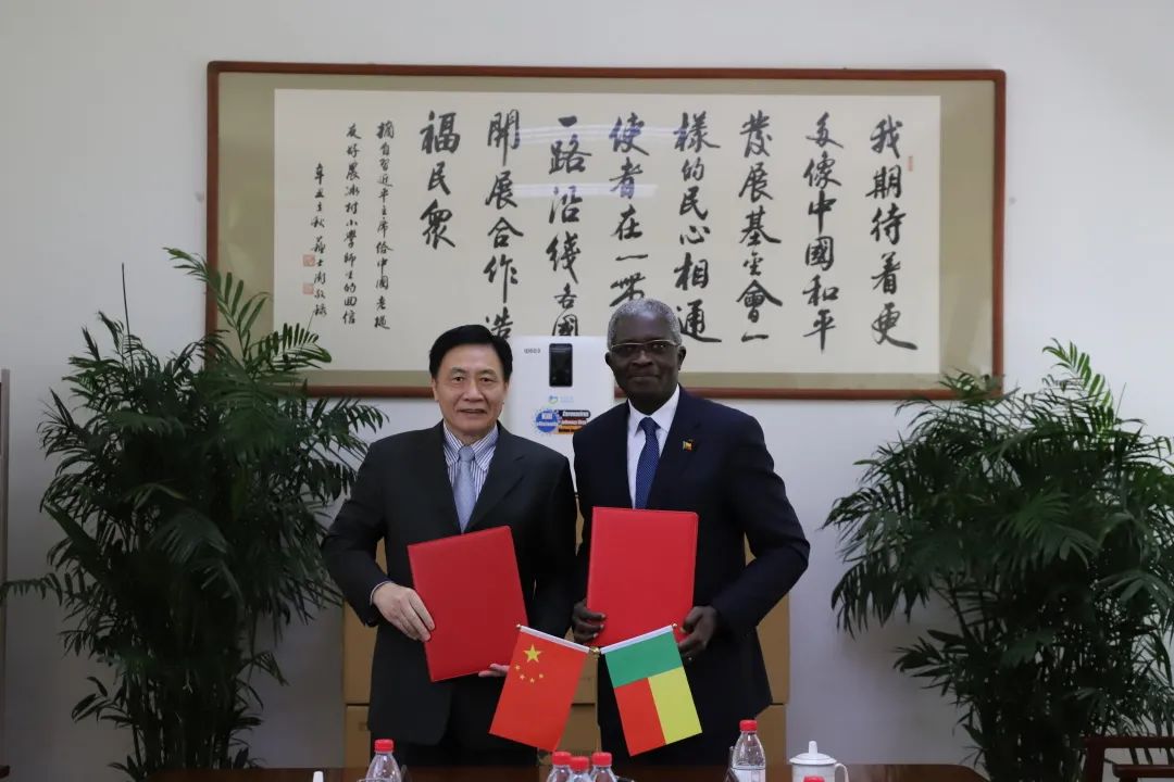 6382908508394123557635187