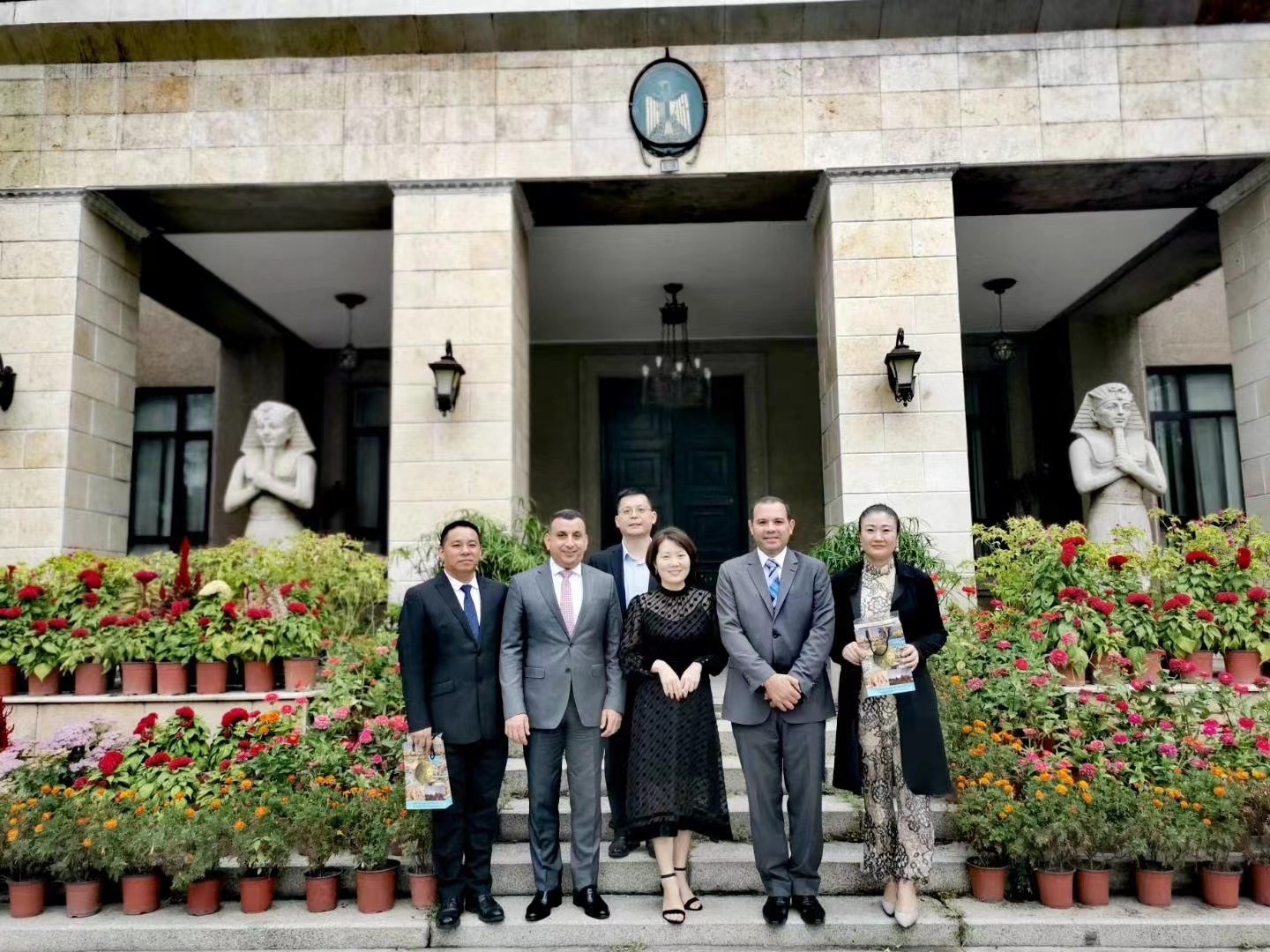 向埃及驻华使馆武官处（埃及军人遗孀）捐赠抗疫物资