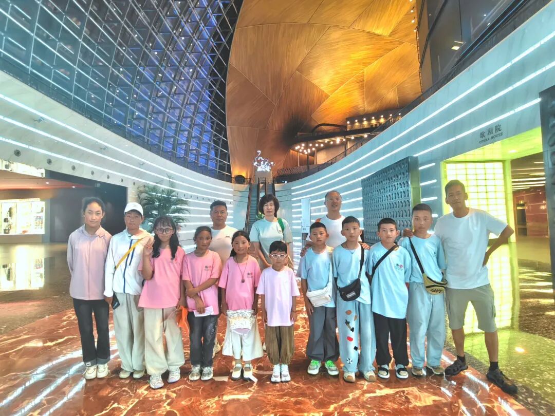 Students from Tingri chased their dreams at Tsinghua campus