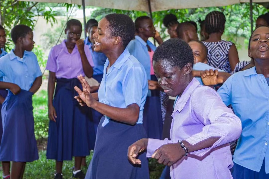 马拉维前总统班达发来特别感谢函介绍“爱在马拉维”助学项目落实情况