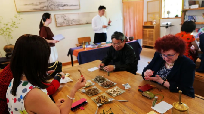 16.png Grateful mother inheritance and development