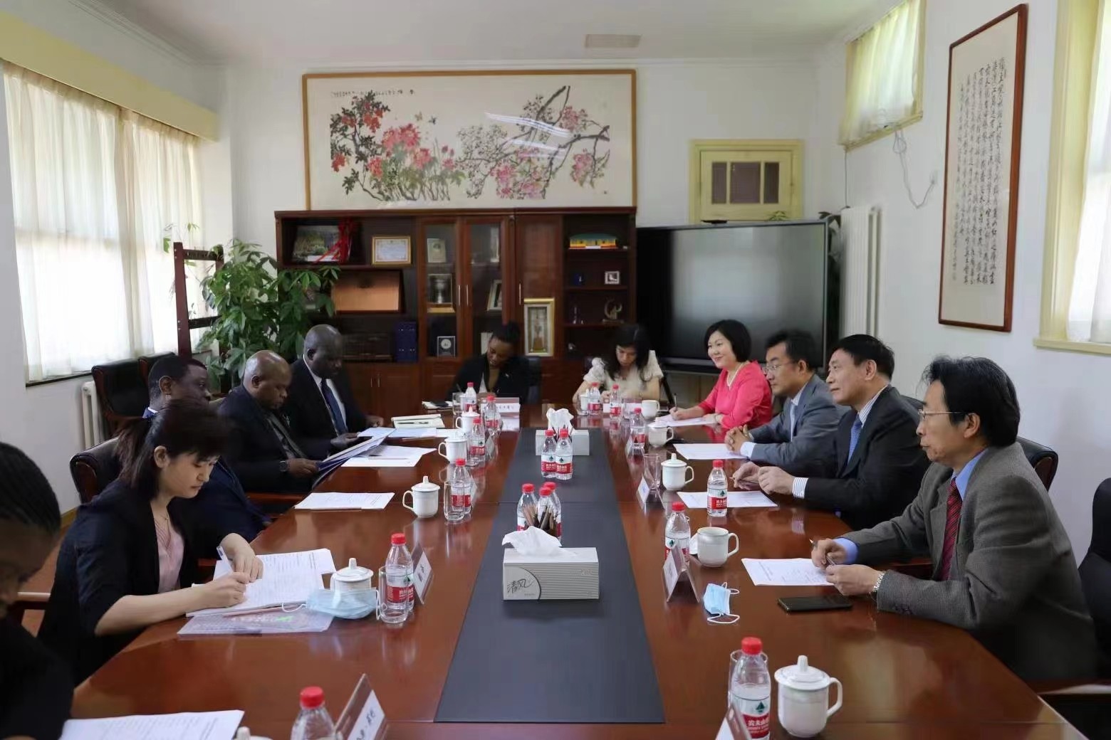 亚非妇女发展与权益保障促进会向马拉维捐赠物资