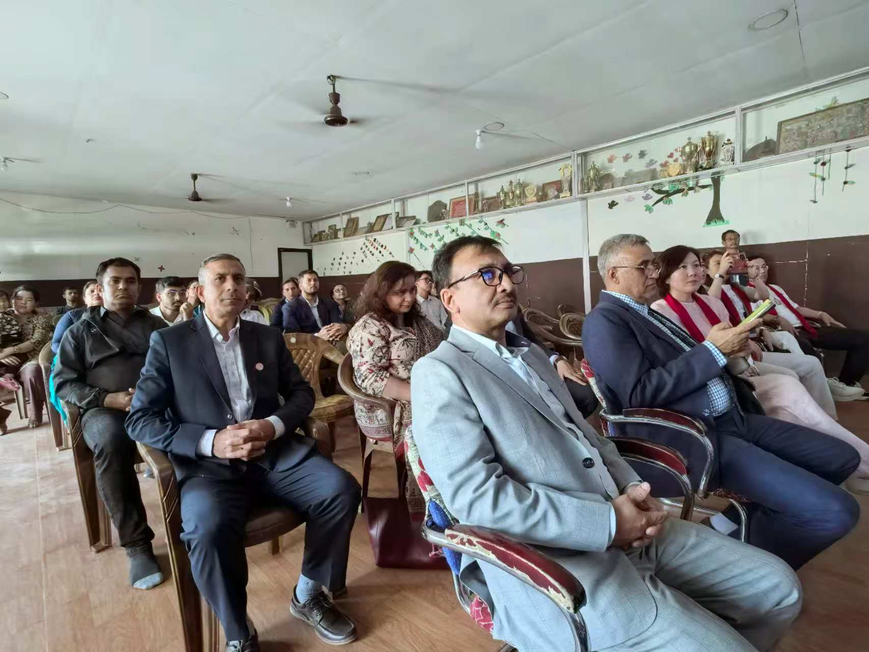 Deepening China-Nepal Friendship for a Better Future: President Zhao Meiling Visits Madan Bhandari Memorial School in Nepal