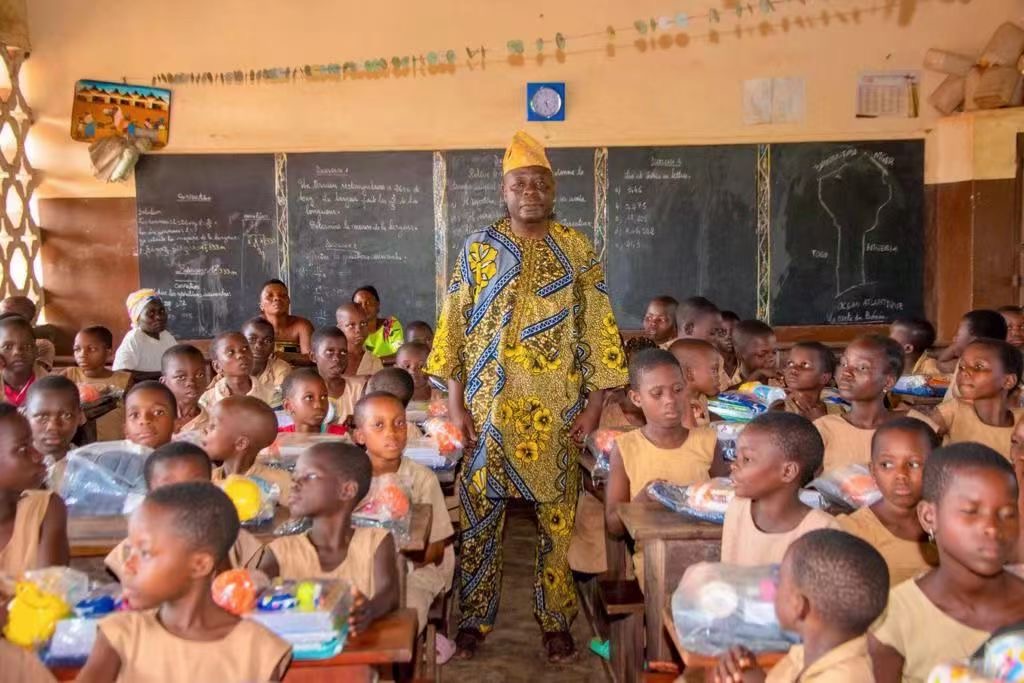 微信图片_20231117161043.jpg 非洲五国“健康爱心包”项目