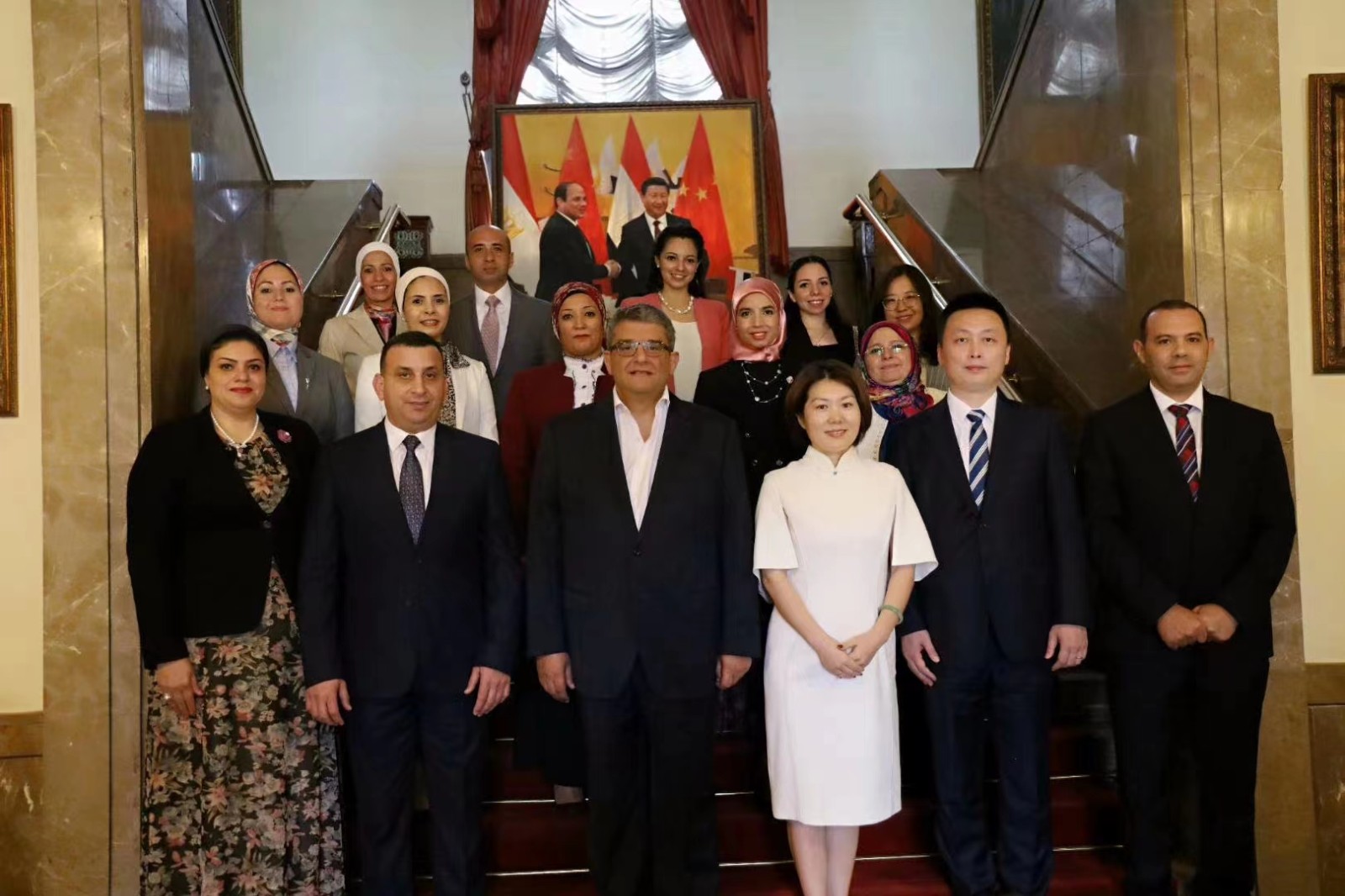 帮助埃及军队医院的患者抗击新冠疫情